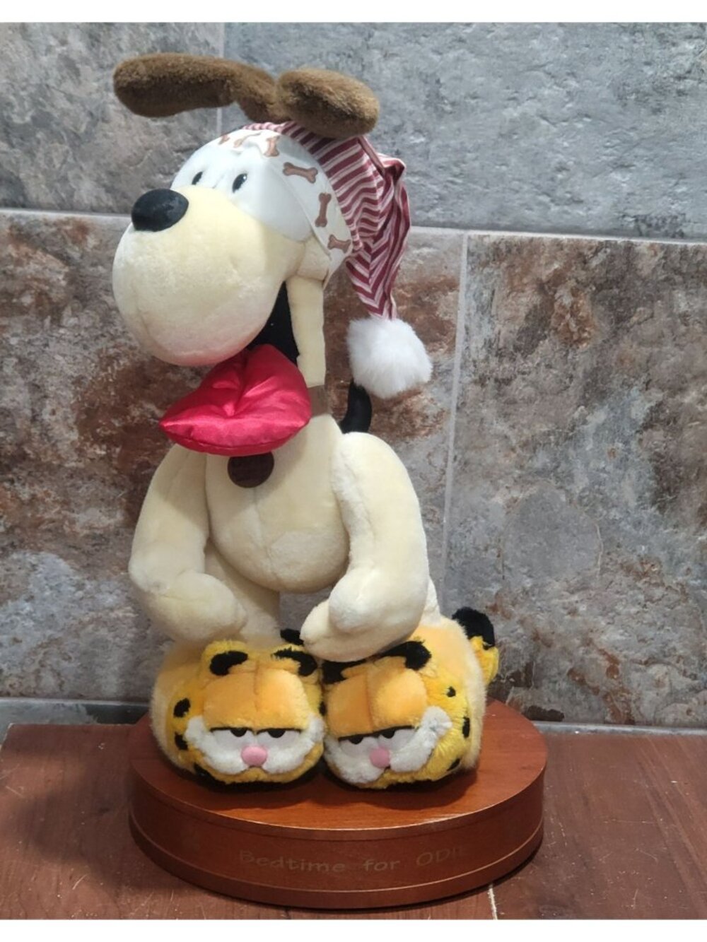 Danbury Mint Bedtime For Odie Large Plush Stand Up Base Signed Jim Davis Garfiel